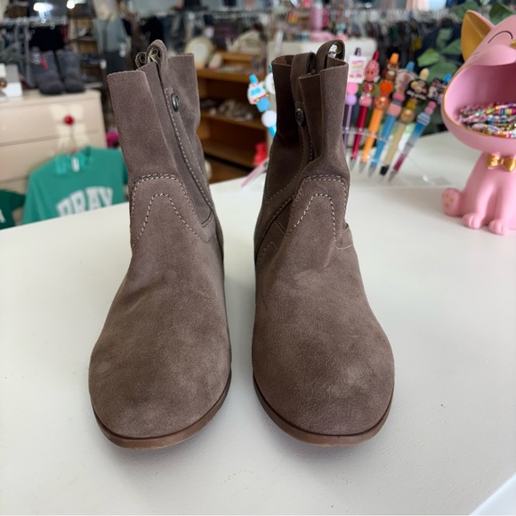 FRYE AND CO. Shoes - Frye & Co Sarah Shortie Suede Gray Ankle Boots 6M